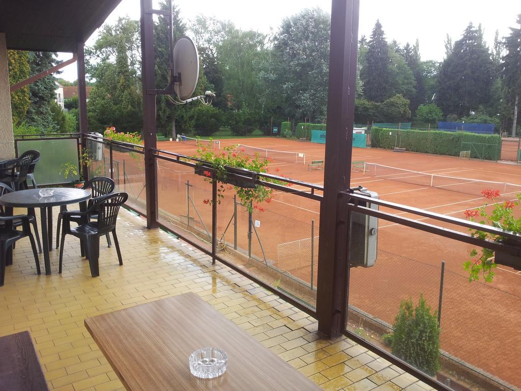 Penzion Tenis Подебрады Экстерьер фото