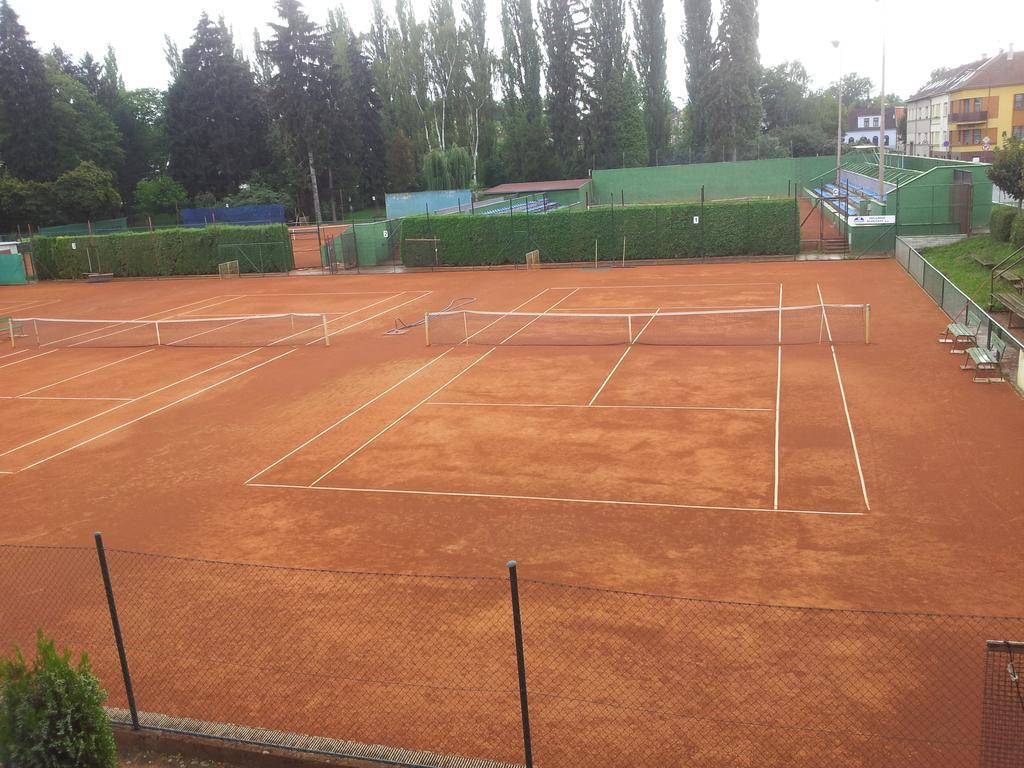 Penzion Tenis Подебрады Экстерьер фото