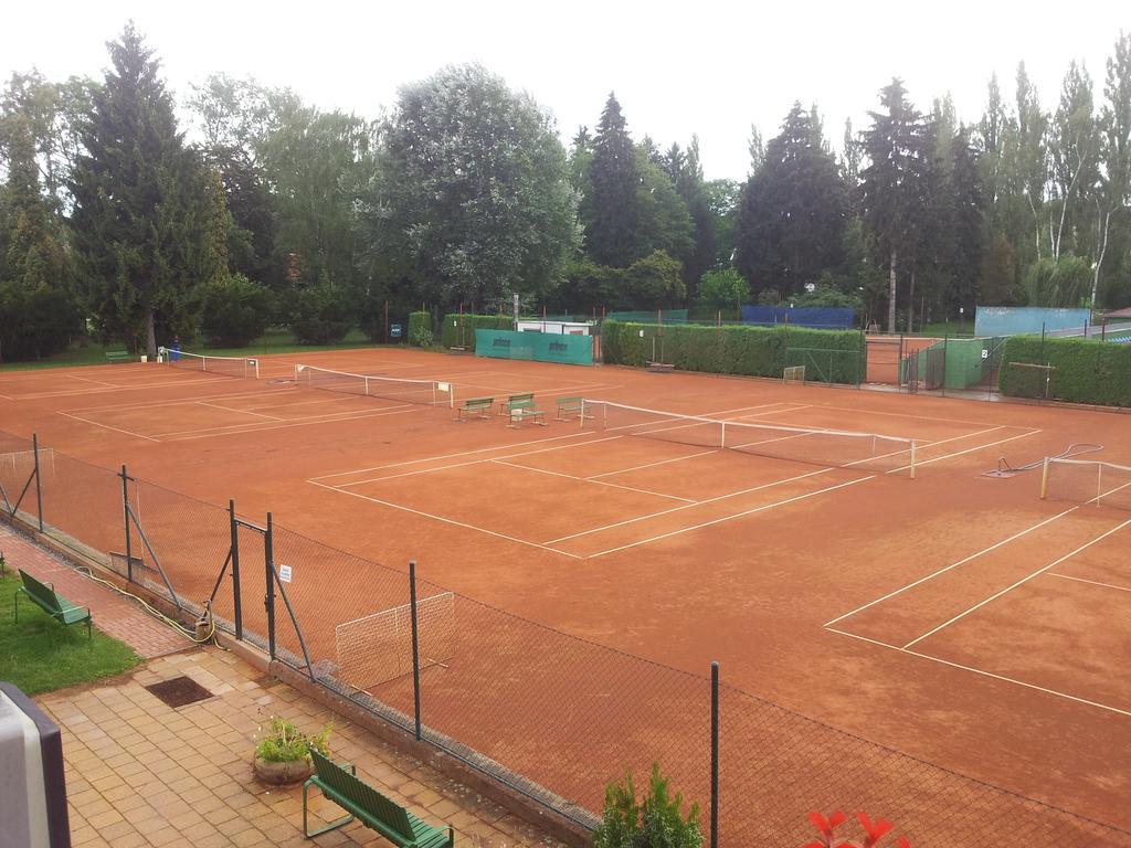 Penzion Tenis Подебрады Экстерьер фото