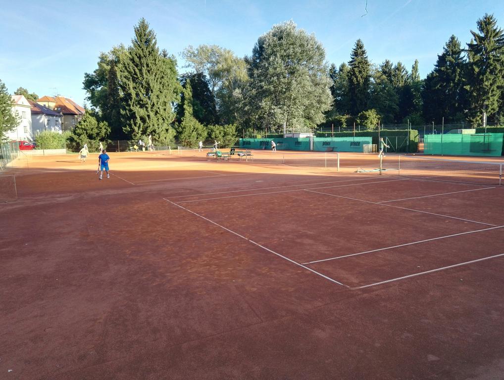 Penzion Tenis Подебрады Экстерьер фото